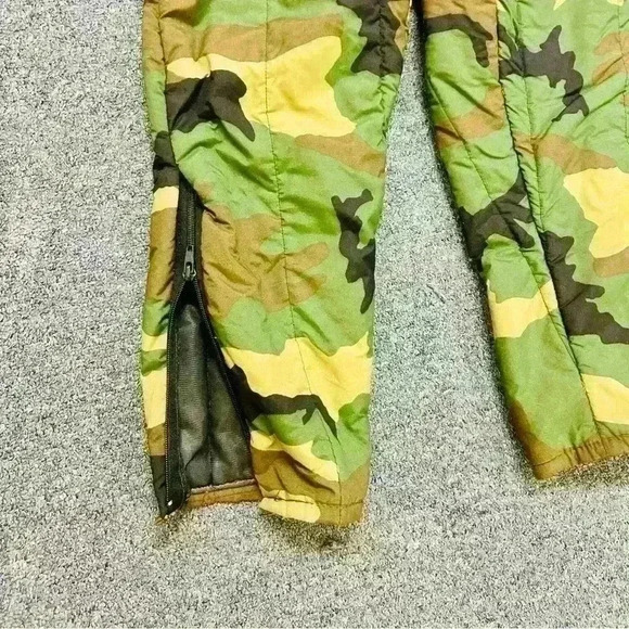 Highland Mills Camo Long Sleeve
Coverall Boy's Medium - Picture 8 of 9